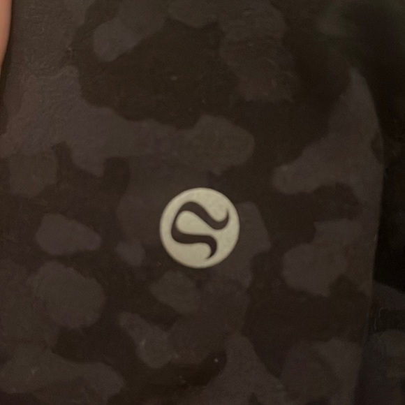 LULULEMON ALIGN 23” SIZE 4 DISCONTINUED PATTERN! RARE!!! LIKE NEW. - Picture 2 of 2